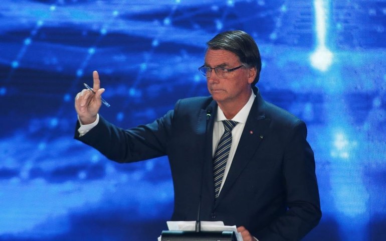Bolsonaro ataca jornalista; Soraya e Tebet reagem