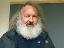 Randy Quaid critica Tom Cruise por escalação em Dias de Trovão 2