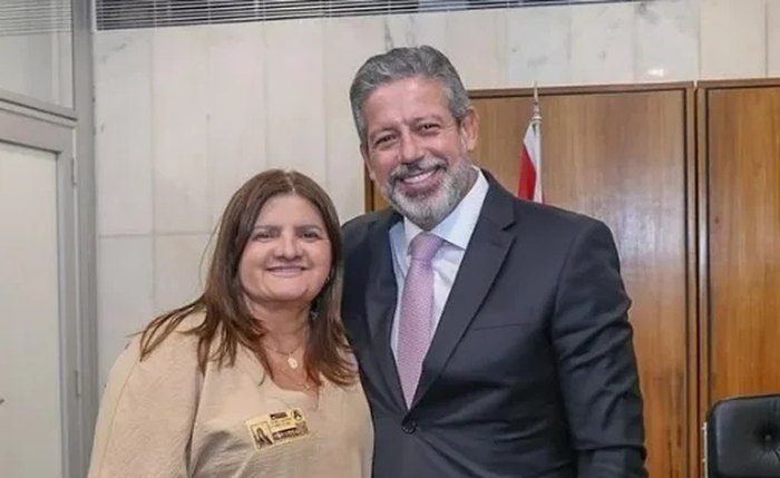 Ziane Costa ao lado de Arthur Lira