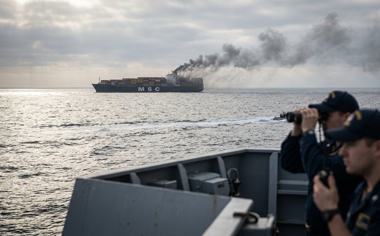 IRGC lança míssil contra navio MSC Sariska em resposta a ataque dos EUA a embarcação iraniana