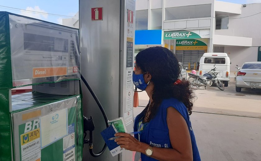 Postos de combustíveis são fiscalizados em Alagoas durante operação integrada