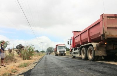 Pacote de investimentos prevê pavimentação asfáltica em mais quatro comunidades de Arapiraca