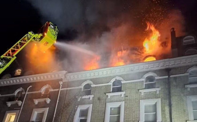 Incêndio em prédio residencial de bairro nobre em Londres deixa onze hospitalizados