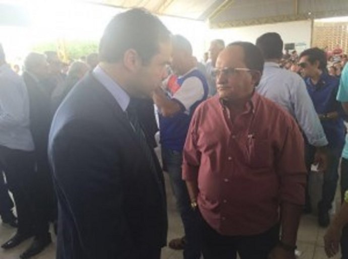 Prefeito Luiz Carlos Costa participa de encontro com Renan Filho