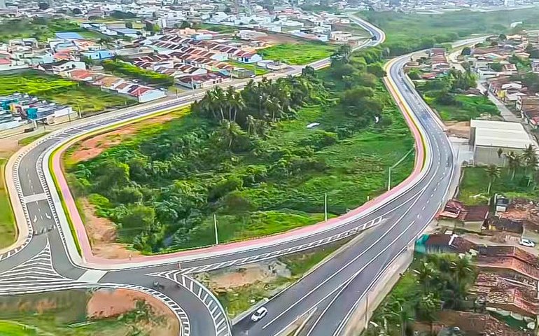Obra da Marginal do Piauí recebe moderna sinalização termoplástica em Arapiraca