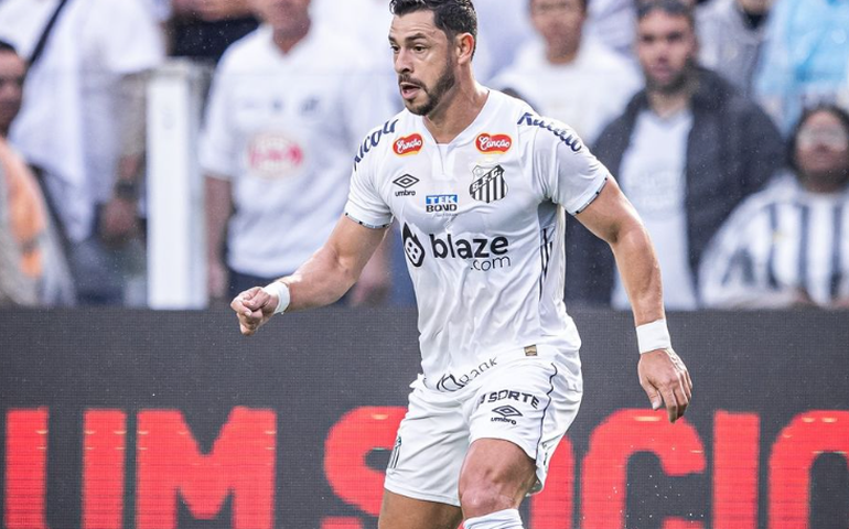Giuliano vibra com vitória e liderança do Santos na Série B: 'Grande passo para nosso objetivo'