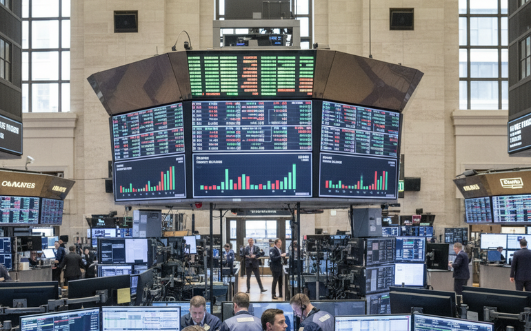 Bolsas de Nova York sobem e S&P 500 e Dow Jones batem novos recordes apesar de baixa liquidez