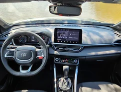 Fiat Fastback 2026 aposta na eletrificação leve para crescer no mercado - Divulgação (11).jpeg 