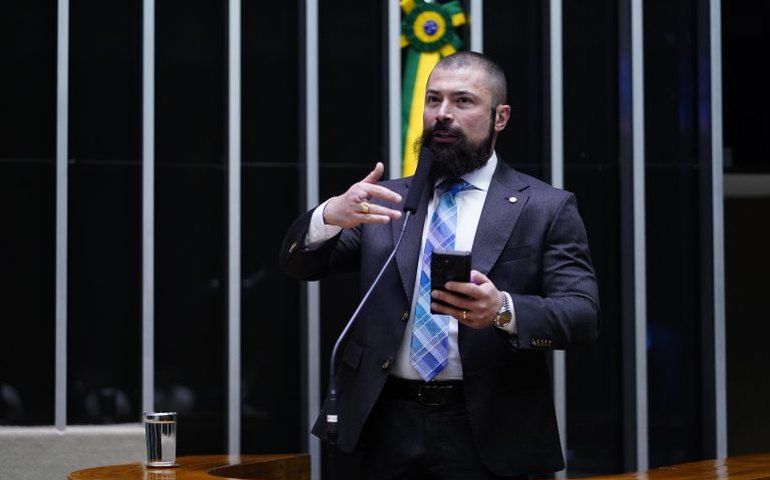 Comissão aprova projeto que proíbe cobrança pela emissão de diploma de curso superior