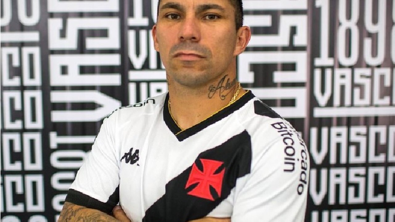 Medel celebra ter cumprido a missão de livrar o Vasco da queda: 'Lutei e alcancei o objetivo'