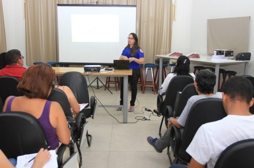 Encontro debate tecnologia digital no contexto educacional