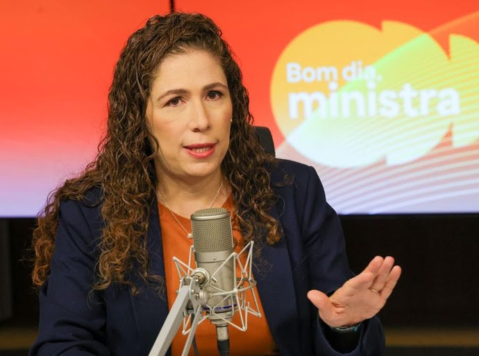 Esther Dweck sobre reestruturação histórica do serviço público: “Recompondo a capacidade do Estado de prestar políticas públicas