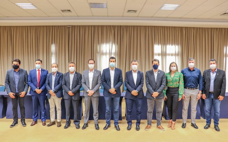 Encaminhamentos e troca de experiências concluem encontro de prefeitos dos Municípios