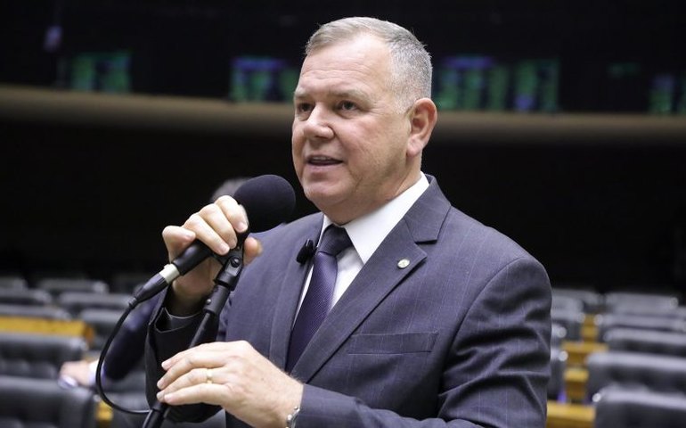 Projeto pune órgãos públicos que não prestarem serviços no prazo