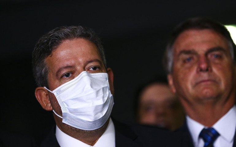 Mídia: políticos brasileiros costuram anistia para Jair Bolsonaro nos bastidores da Câmara