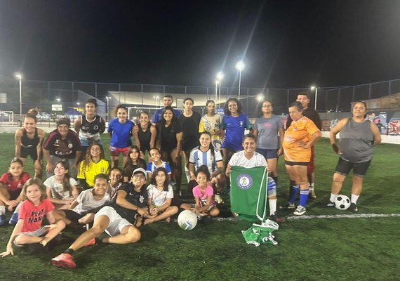 Projeto 'Lugar de Mulher é com Bola no Pé' celebra o empoderamento feminino