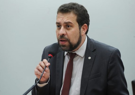 Boulos faz ofensiva judicial contra perfis de 'cortes' de Marçal