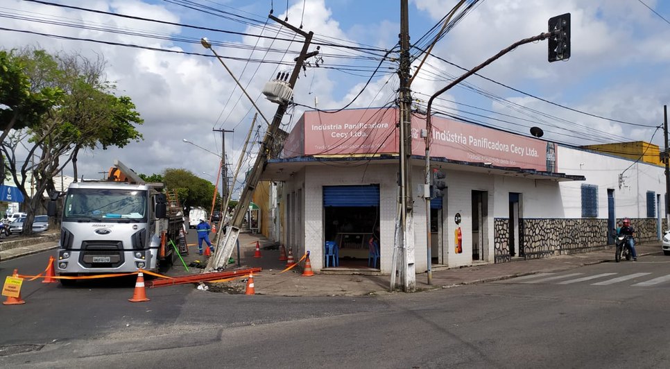 Perseguição policial acaba em colisão no Santo Antonio