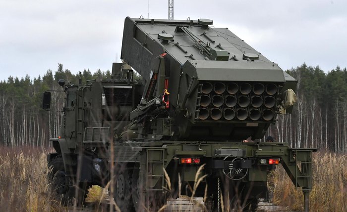 Em que medida lança-chamas TOS-2 Tosochka russo é diferente dos modelos prévios? Militar explica