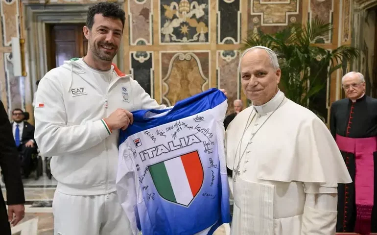 Papa defende que esporte pode promover paz em tempos de conflito