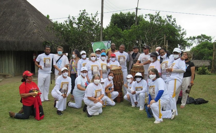 Capoeiristas do Cras Pitanguinha visitam Serra da Barriga