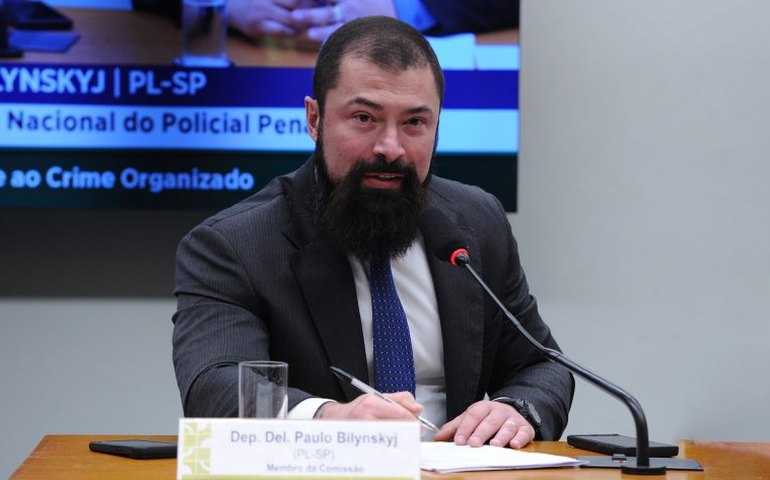 Comissão aprova incentivos para ensino de cirurgia robótica em universidades