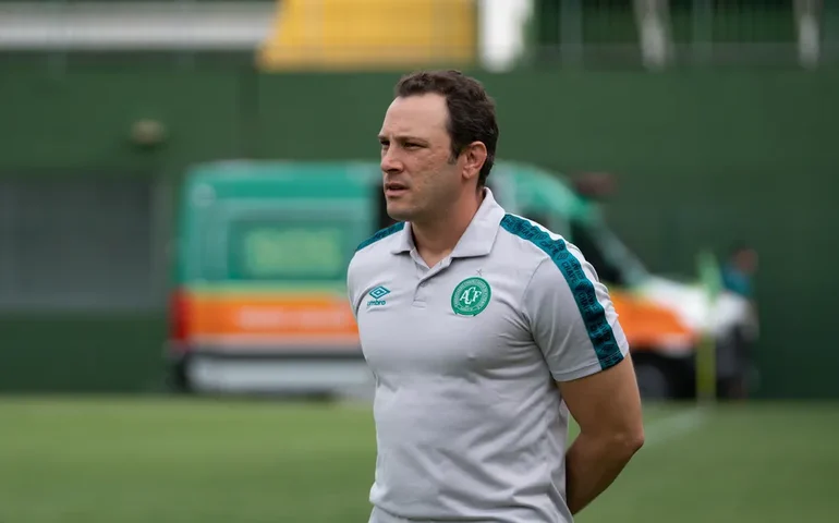 Guarani demite técnico Bruno Pivetti após cinco jogos sem vencer na Série B