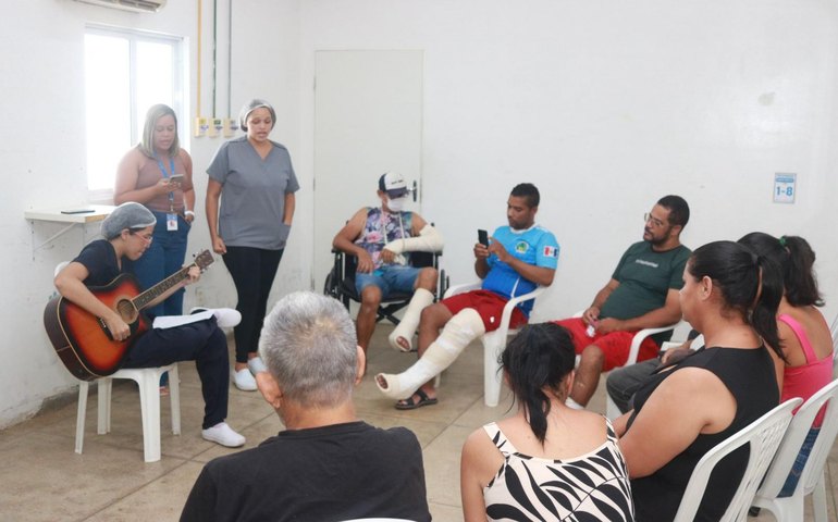 Musicoterapia ajuda na recuperação de pacientes internados no Hospital Ib Gatto Falcão
