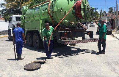 SAAE realiza limpeza de saneamento básico em comunidades de Marechal Deodoro