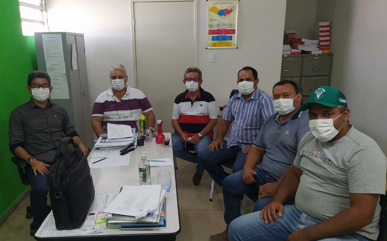 Vereadores de Major Izidoro se reúnem com secretário municipal de Saúde e conhecem ações