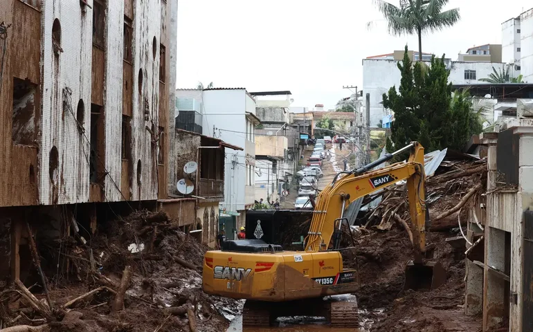 Número de mortes por enchentes em Minas Gerais chega a 66