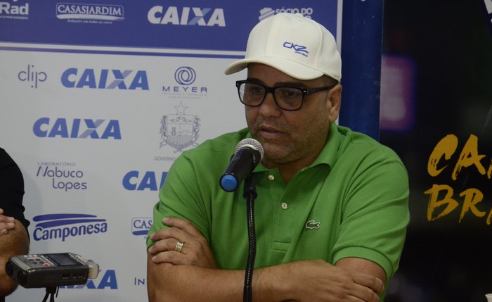 Marcelo Cabo em entrevista coletiva após o acesso para a Série A