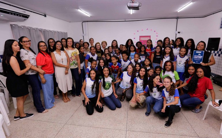 Primeira-dama de Maceió participa de campanha que promove dignidade menstrual