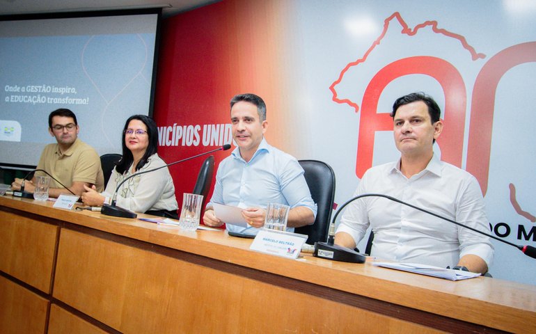 Paulo Dantas e prefeitos firmam pacto para fortalecer educação em Alagoas