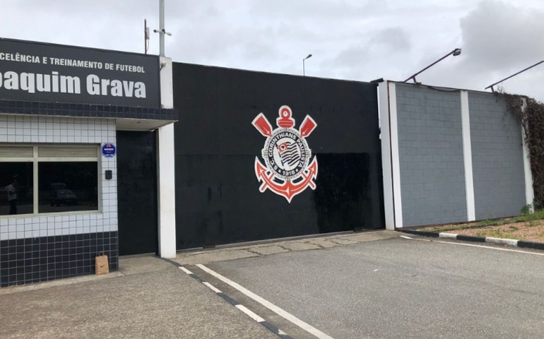 Corinthians: Polícia investiga origem de câmeras 'não oficiais' no CT Joaquim Grava
