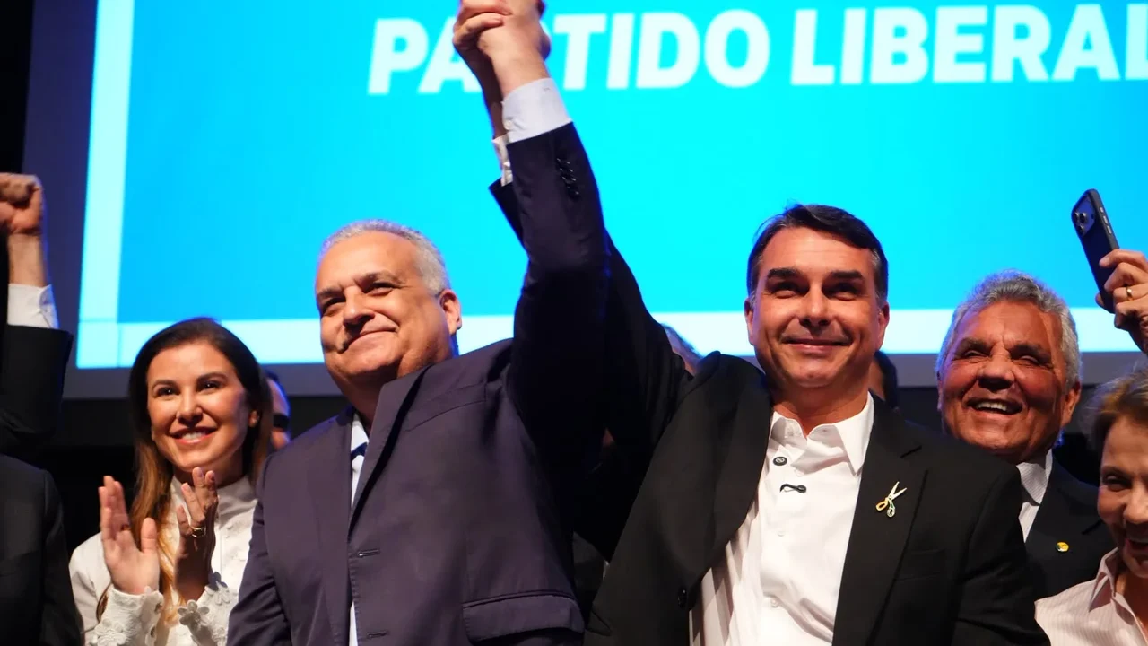 Flávio Bolsonaro destacou trajetória de combate ao crime e à corrupção para escolher Gaspar como vice