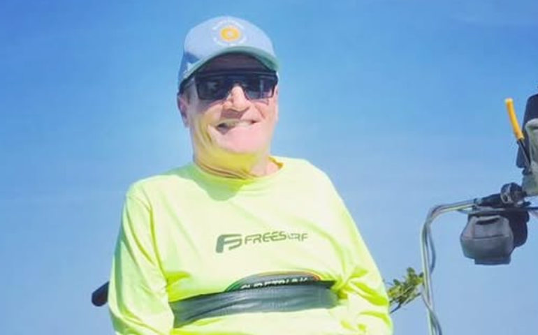 Taiu Bueno, pioneiro do surfe de ondas gigantes no Brasil, morre aos 62 anos