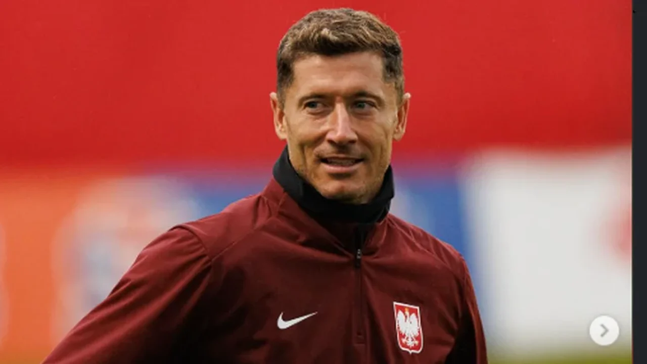 Lewandowski fala sobre futuro no Barcelona e admite avaliar propostas: 'Vamos ver'