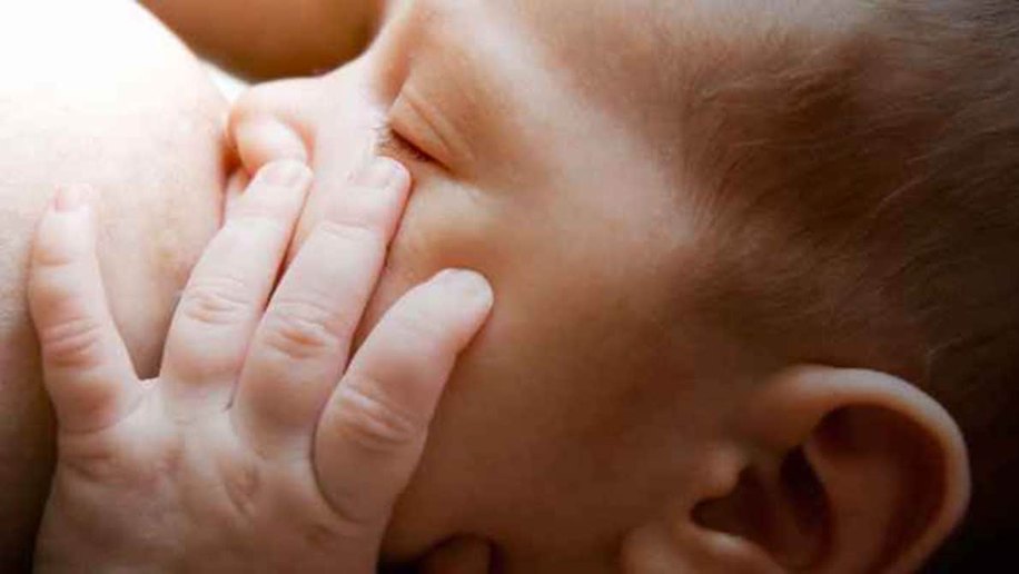 Agosto Dourado reforça importância do aleitamento materno para a saúde dos bebês