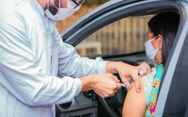 Prefeito JHC anuncia vacinação para pessoas com 40 anos, a partir das 12h de hoje (2)