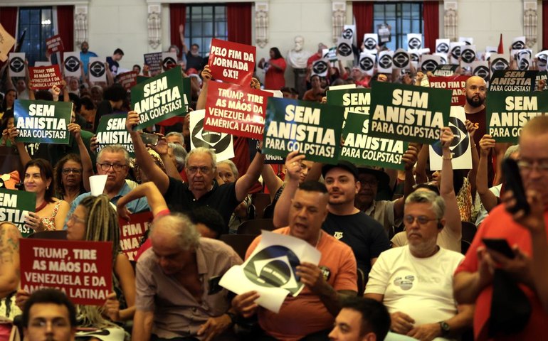 Manifesto em São Paulo celebra democracia e repudia atos de 8 de janeiro