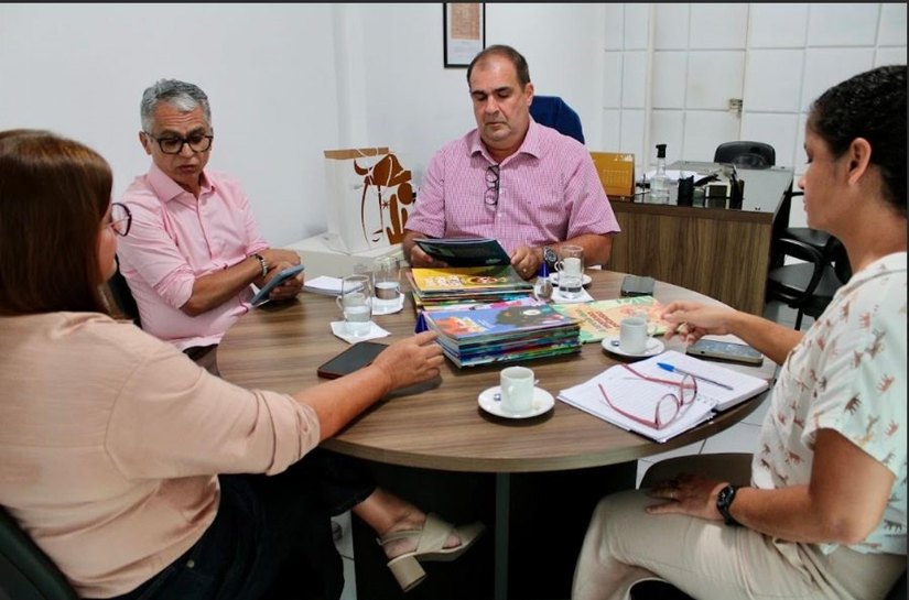 Imprensa Oficial firma parceria para estimular leitura em Delmiro Gouveia, no Sertão alagoano