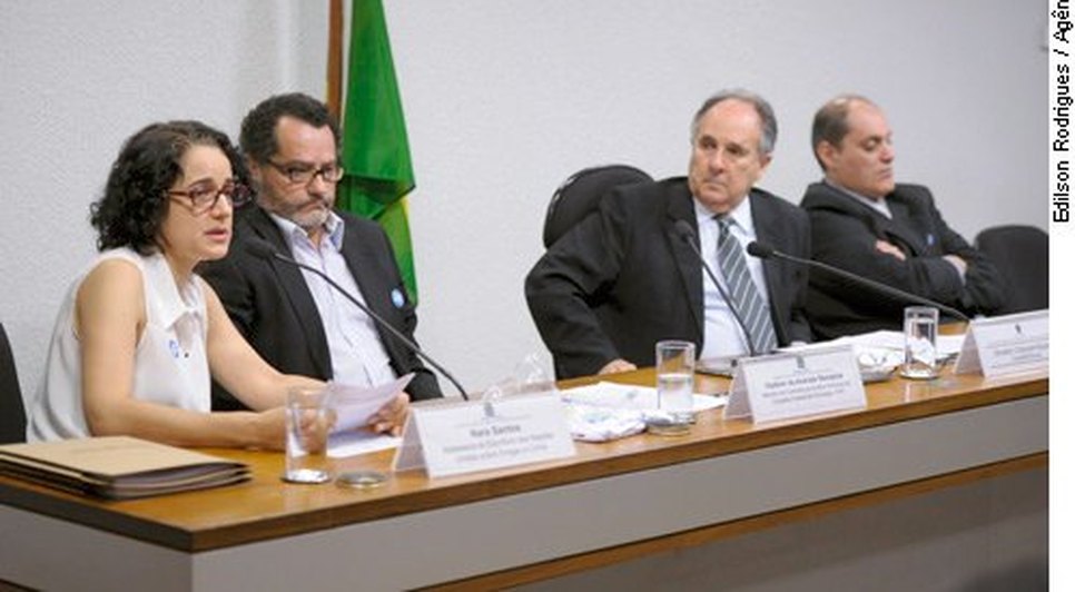 A partir da esquerda, Nara Santos, Vladimir Stempliuk, Cristovam Buarque e Renato Malcher/ Foto: 