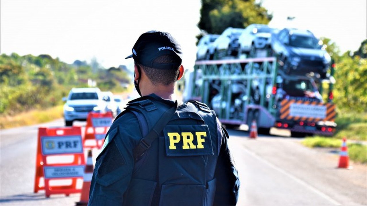 Centrais sindicais criticam bloqueios em rodovias e atuação da PRF