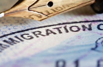 Visto americano pode exigir caução de até US$ 20 mil; entenda a regra e se brasileiros podem ser afetados