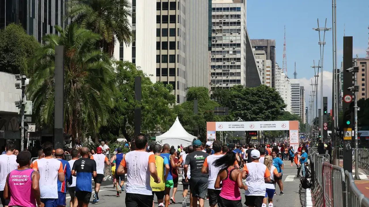 Quenianos vencem a corrida de São Silvestre