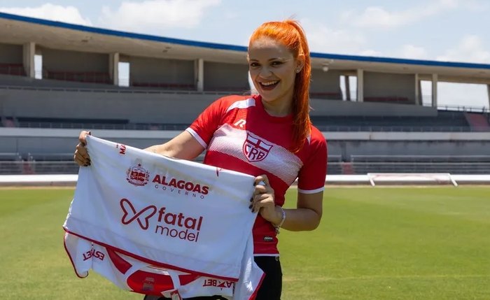 Patrocínio estampado na camisa regatiana