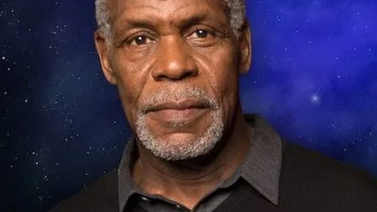 Danny Glover revela diagnóstico de Alzheimer e diz que convive com a doença desde 2022