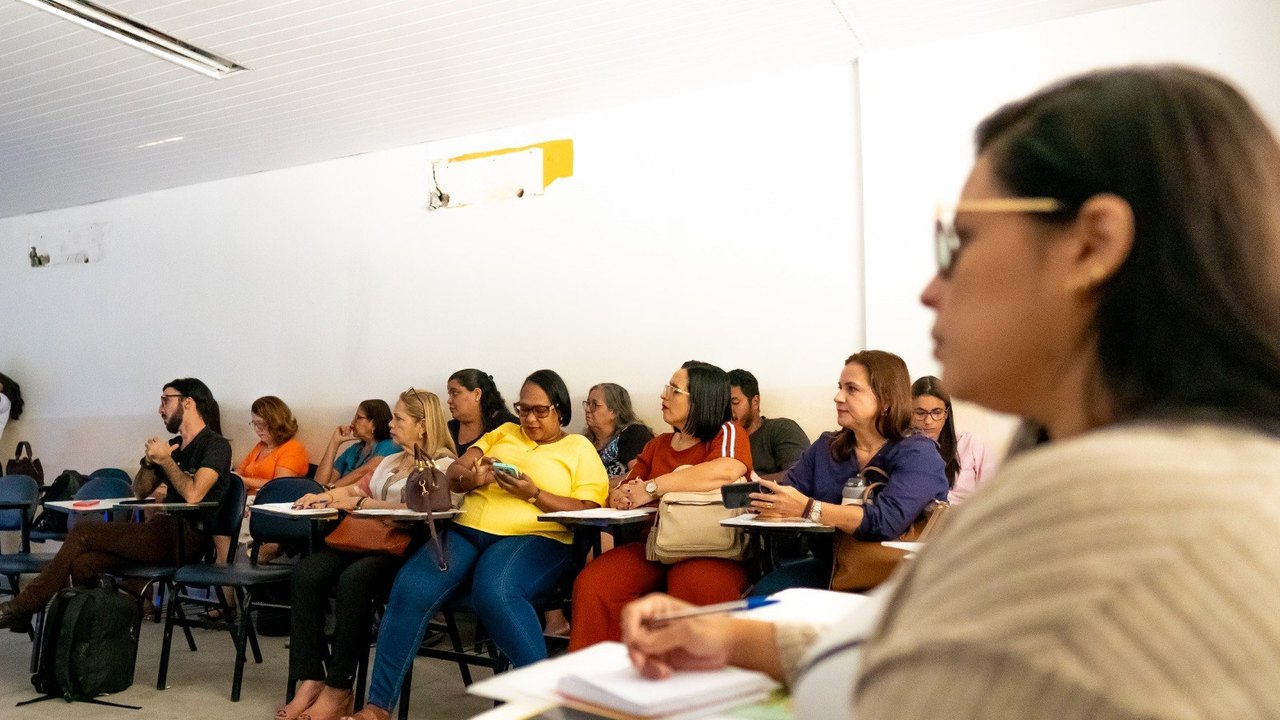 Educadores debatem práticas inclusivas para pessoas com deficiência intelectual ou múltipla