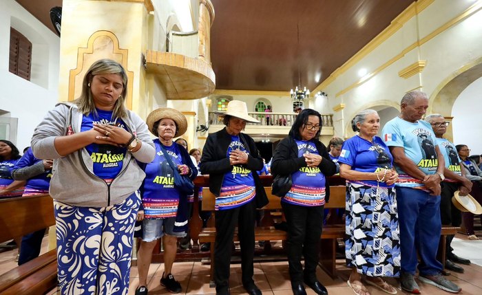 Fiéis de Atalaia partem em romaria à Capital da Fé, Juazeiro do Norte. Fiéis de Atalaia partem em romaria à Capital da Fé, Juazeiro do Norte.